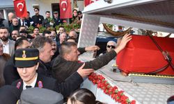 Şehit abisine üniformasıyla veda etti
