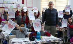 Depremin yaralarını öğrencileriyle sardı