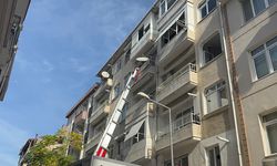 Kolonlarında çatlaklar tespit edilen 5 katlı bina mühürlendi