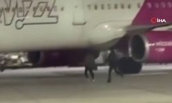 Almanya’da uçağı kaçıran iki yolcu, acil çıkış kapısının camını kırarak, piste daldı