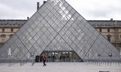 Louvre'dan Avrupalı olmayan ziyaretçilerin girişine yüzde 45 zam