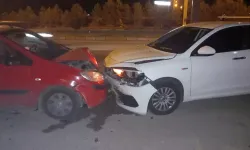 Radar aracına otomobil çarptı: 2 yaralı