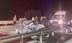 Otomobil, TIR’ın altına girdi!