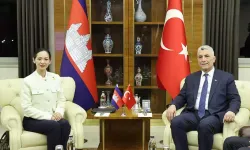 Bakan Bolat, Kamboçyalı mevkidaşı ile bir araya geldi