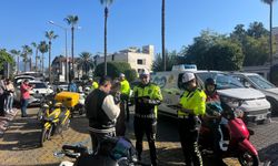 Motosiklet sürücülerine ücretsiz kask dağıtıldı