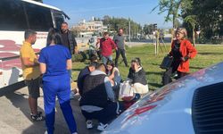 Yolcu midibüsü ile otomobil çarpıştı: 4 yaralı