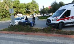 Motorlu bisiklet ile otomobil çarpıştı