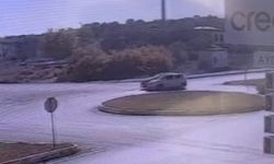 Manavgat’ta iki otomobil kavşakta çarpıştı