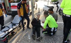 Manavgat'ta yayaya çarpmamak için frenleyen motosiklet devrildi