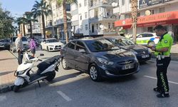 Manavgat'ta otomobil ve motosiklet çarpıştı