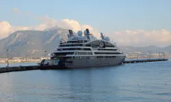 Fransız turistler, lüks yolcu gemisi ile Alanya'ya geldi