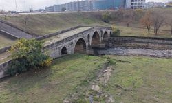 E-5’in yanında çukura terk edildi: 470 yıllık Haramidere Köprüsü içler acısı halde