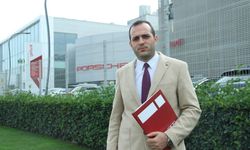 Elektrikli kabus: 18 milyonluk Porsche alev aldı, iş adamı canını zor kurtardı