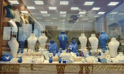 Kuyumcu soygunu güvenlik personelinin dikkati sayesinde 63 saniyede önlendi