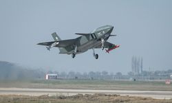 Bayraktar KIZILELMA "hava-hava" füzesiyle hedefi vurdu
