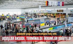 Antalya Havalimanı’nda uçuşlar aksadı, terminalde ikramlar dağıtıldı