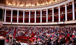 Fransa’da tartışmalı emeklilik reformu askıya alındı