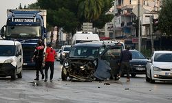 Serik'te kavşakta kaza