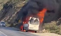 Alevlere teslim olan minibüs kullanılmaz hale geldi