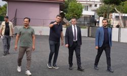 Okul bahçesi ve caddede asfalt çalışması