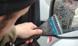 Eksi 17 dereceyi gören kentte araç camları buz tuttu