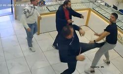 Kuyumcuların ’müşteri’ kavgası kamerada