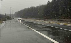 Bolu Dağı geçişinde kar yağışı etkili oluyor