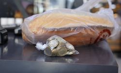 Yüz lira bozuk para getirene iki ekmek hediye
