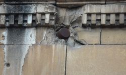 Fransız zulmünün 104 yıllık izi: Sivil halka atılan top mermisi hala duvarda duruyor