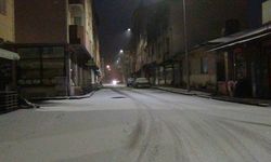 Kars’a mevsimin ilk karı düştü