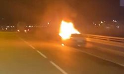 Seyir halindeki otomobil alevlere teslim oldu