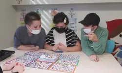 Eğitimlerine 'hastane sınıfları'nda devam ediyorlar