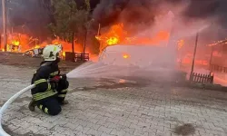 Muğla'da koydaki karavanda çıkan yangın, diğerlerine sıçradı