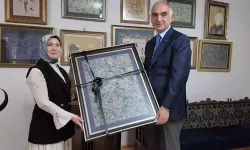 Bakan Ersoy, ebru sanatçısı Orak ile görüştü