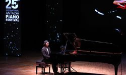 Antalya Piyano Festivali'nde Barış Büyükyıldırım sahne aldı
