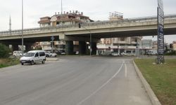 Hafif ticari aracın çarptığı yaya yola savruldu