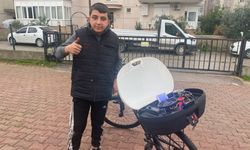 Müzik sevgisini bisikletine taşıdı
