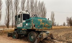 DSİ'ye ait kepçenin çalınıp define arandığı iddiası