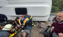 Kemer'de midibüs devrildi: 6 kişi yaralandı