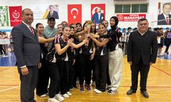 Öğrenciyken kupa kaldırdı, müdürken çifte gurur yaşadı