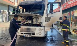 Serik'te park halindeki kamyon alev aldı