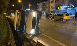 Serik’te ticari taksi ile kamyonet çarpıştı: 2 yaralı