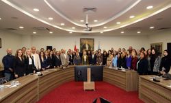 AÜ'de başarılı akademisyenler ödüllendirildi