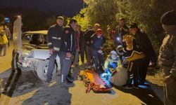 Beton bloğa çarpan Tofaş hurdaya döndü: 1 yaralı