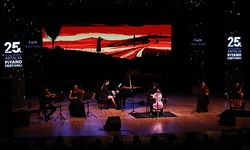 Piyano ve çello ile müzik ziyafeti