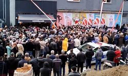 İş yeri açılışında yapılan indirim izdihama sebep oldu