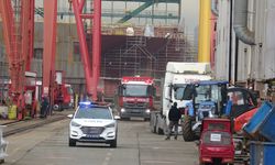 Tersanede iskele çöktü: 2 işçi yaralandı