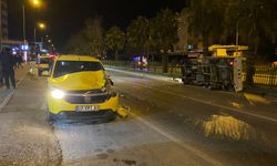 Serik’te ticari taksi ile kamyonet çarpıştı: 2 yaralı