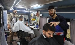 İlk kez görenleri şaşırtan mobil berber, bir ‘Alo’ ile müşterilerinin ayağına giderek VİP hizmet veriyor