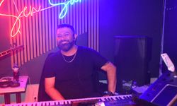 Ünlü klavyeci sahnelere döndü